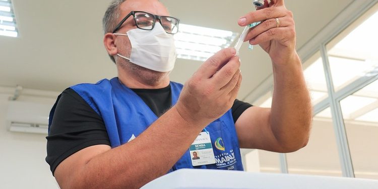 Manaus tem mais de 244 mil atrasados com 2ª dose da vacina contra Covid-19
