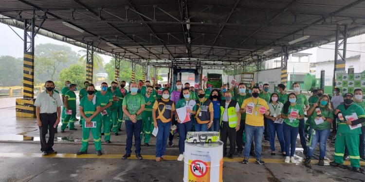 Prefeitura leva serviços de limpeza urbana a vários pontos de Manaus nesta segunda-feira, 7/2