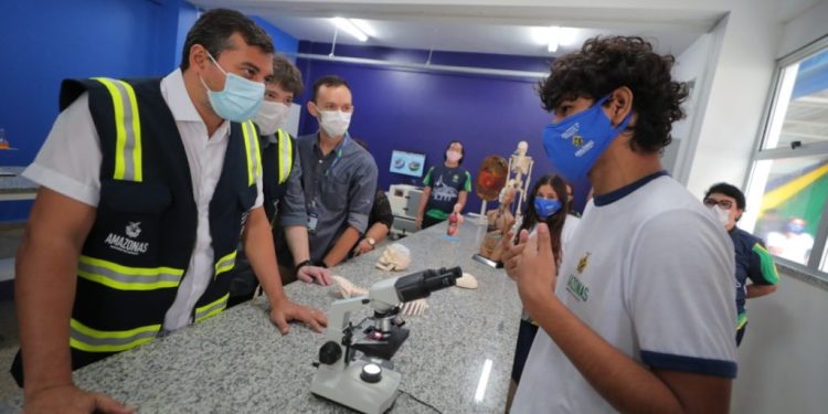 Aulas 100% presenciais retornam com novo Ensino Médio na rede estadual do Amazonas