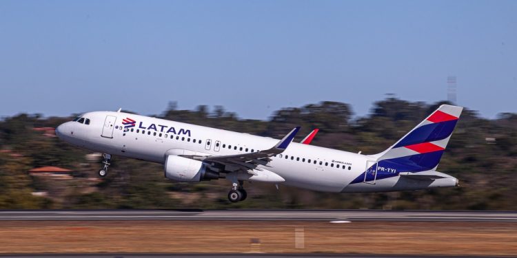 Menino de 9 anos foge de casa, entra escondido em avião e viaja sozinho de Manaus para Guarulhos (SP)