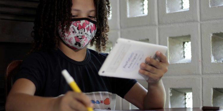 Aulas da rede municipal iniciam hoje de forma remota em Manaus