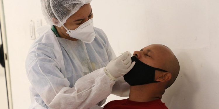 Amazonas registra 2.663 novos casos de Covid e 7 mortes pela doença