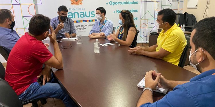 Prefeitura lança projeto ‘Kit Pneus’ para mototaxistas e taxistas