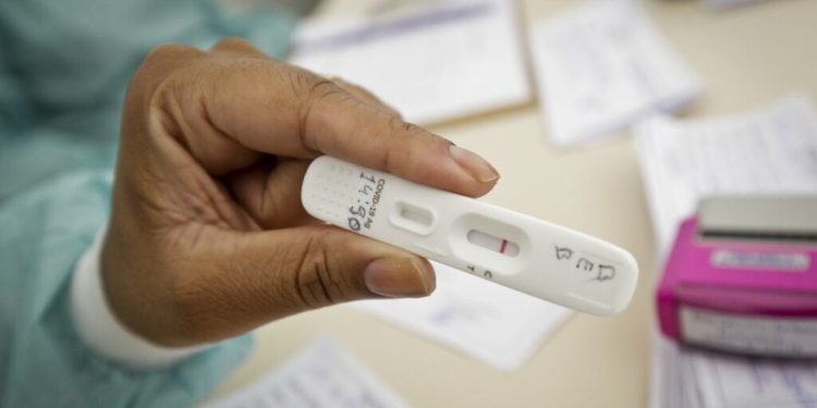 Anvisa aprova dois novos autotestes de Covid-19 no país