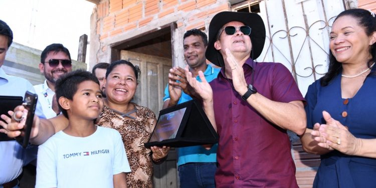 Prefeito David Almeida enfatiza marca histórica de 100 mil famílias beneficiadas com Tarifa Social de água