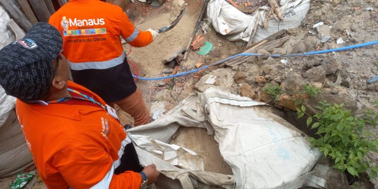 OBRAS – Prefeitura de Manaus atua em serviços de contenção de rip-rap no bairro Nova Vitória