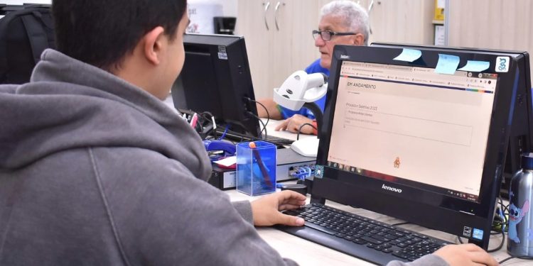 BOLSA IDIOMAS – Prefeitura registra recorde de inscrições do programa e divulga classificados no dia 1º de junho